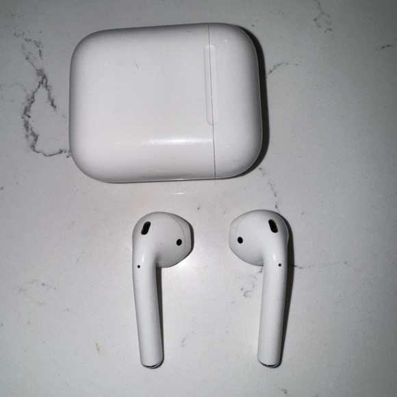 Apple AirPods 2nd Gen Wireless Ear Buds & Charging Case (broken battery) - Picture 3 of 5